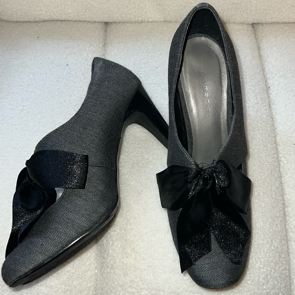 Ann Marino Charcoal and Black Bow Heels